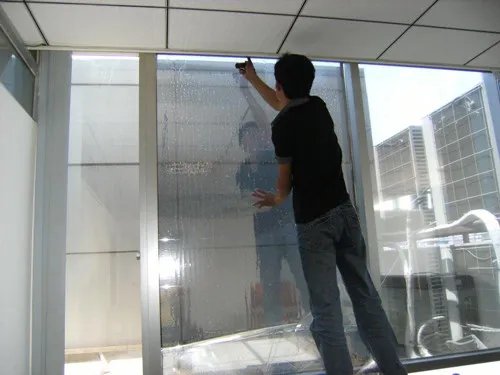 窗户玻璃贴膜怎样贴