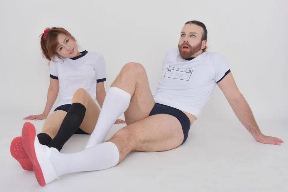 “胡子小姐”来中国 新浪微博分享最新COS