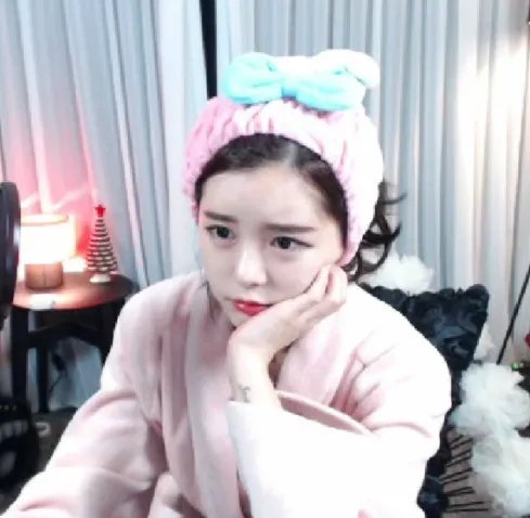 主播向王思聪讨薪是怎么回事？