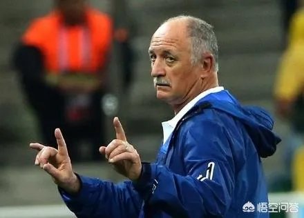 知名足球媒体人袁野爆料称，国足主帅三周后出炉，22冠王领跑，李铁还有机会吗？