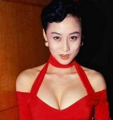 探究何鸿燊和利智的女儿身世  揭秘何超云真实身份