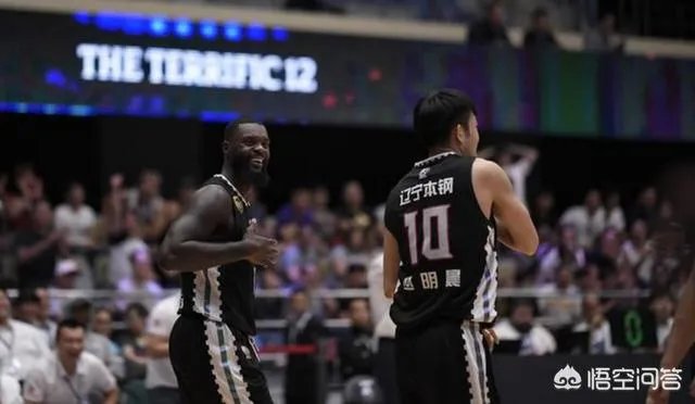 丛明晨今天出院，辽宁男篮的球迷专程到医院欢送！丛明晨能在本赛季回归赛场吗？