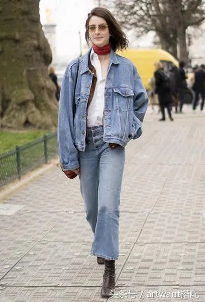 今年秋季比较流行什么样的外套呢？