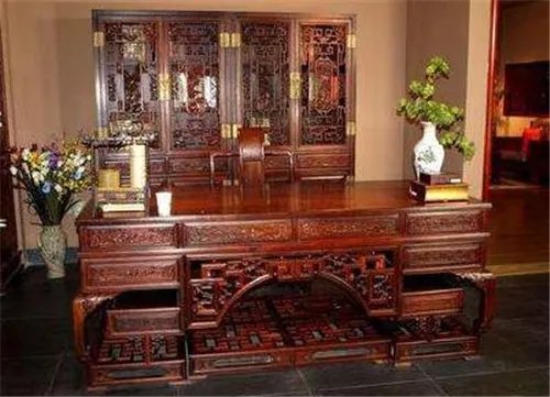 紫檀木家具价格为什么这么贵 紫檀木家具优缺点分析