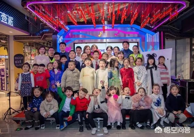 雨花区：普惠幼儿园名额有限，众多家长自带板凳和零食通宵排队报名, 你怎么看？