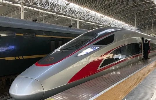 上海站首开京沪高铁