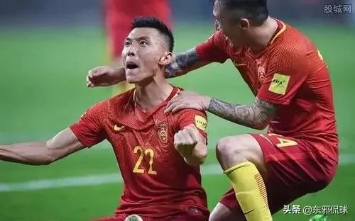 知名足球媒体人袁野爆料称，国足主帅三周后出炉，22冠王领跑，李铁还有机会吗？