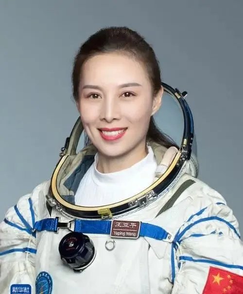 王亚平笑容治愈