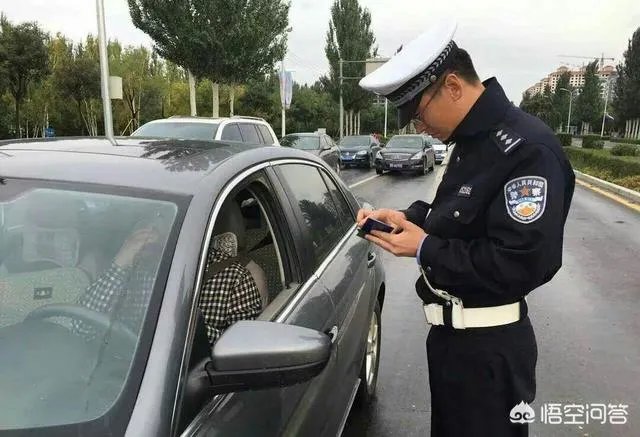 朋友要借我驾照去扣分，我以后买车了会有影响吗？