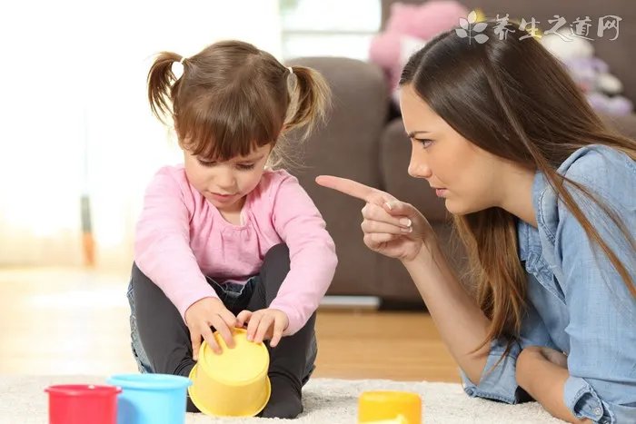 【伤害孩子自尊的做法】容易伤害孩子自尊的行为