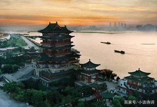 “落霞与孤鹜齐飞,秋水共长天一色”,出自王勃的哪首诗?