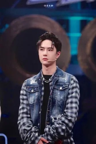 王一博连续三年加盟街舞气场全开，他在节目中有何精彩表现？