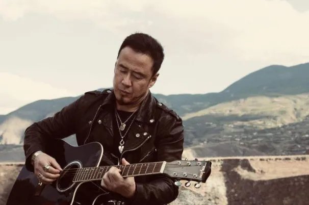 杨坤十大经典歌曲排行榜:《无所谓》上榜,第一无人能及