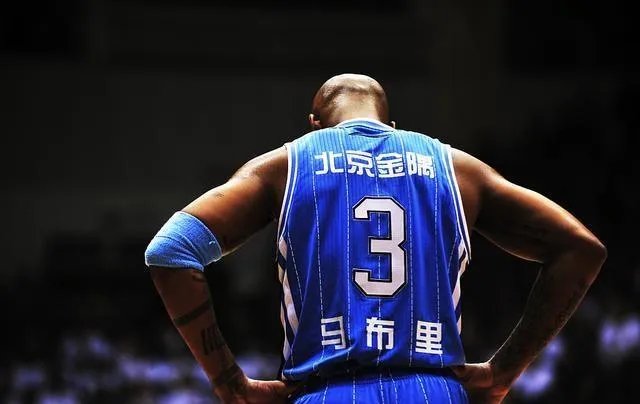 如何评价北京队签下马库斯-索顿这一操作,以及北京季后赛的前景?