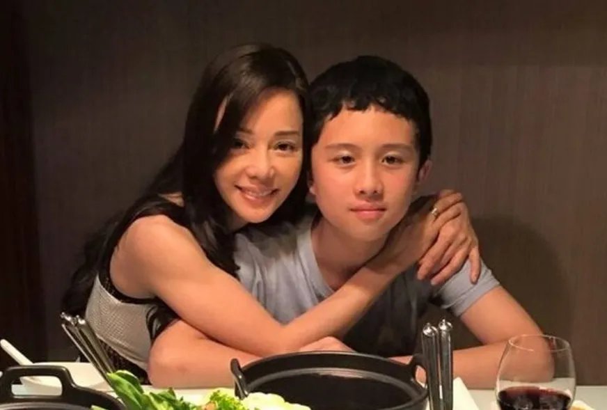 台女星狄莺儿子为何在美被捕？