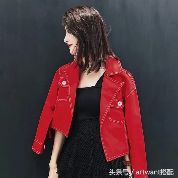 今年秋季比较流行什么样的外套呢？