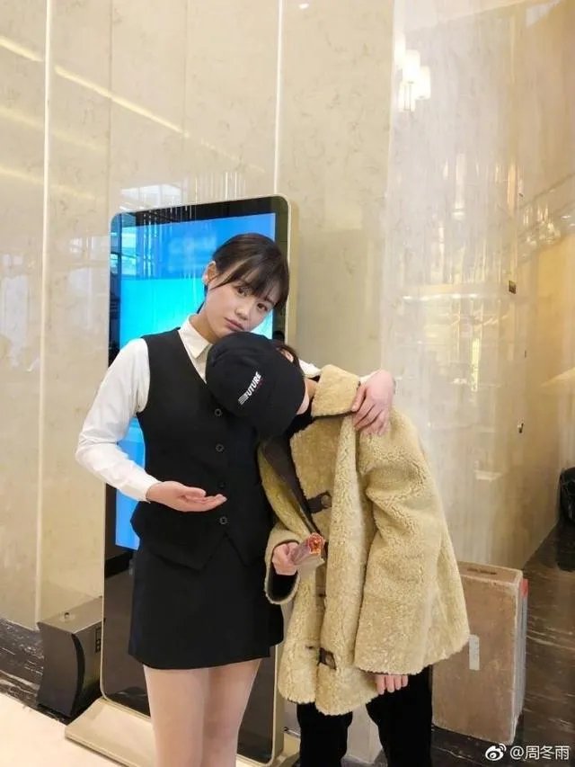 周冬雨探班马思纯,你怎么看?