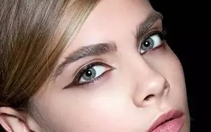 消去鱼尾纹方法