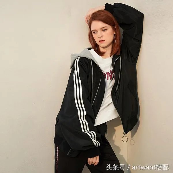 今年秋季比较流行什么样的外套呢？