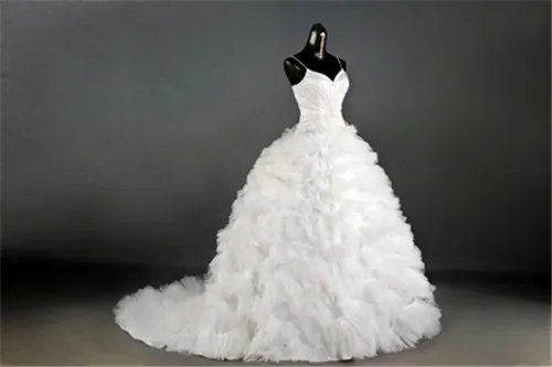 租婚纱好还是买婚纱好 租婚纱一般多少钱