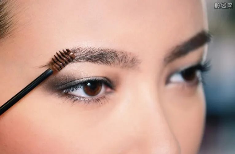 学化妆要多少钱 现在学化妆学费大概多少