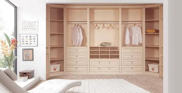 衣柜是整体衣柜好还是嵌入式衣柜好