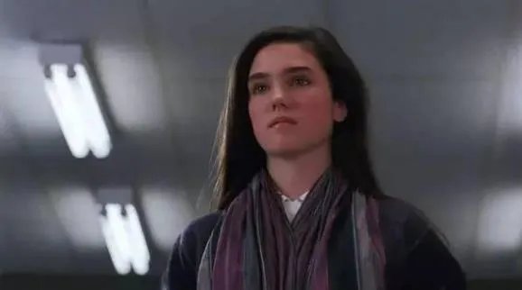 詹妮弗康纳利大尺度剧照:她滚过的床单比你洗过的都多