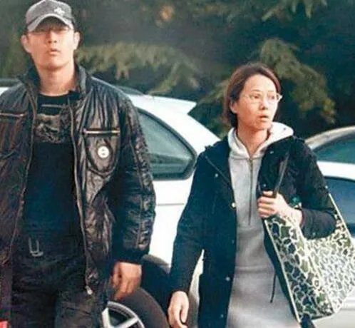 黄维德伊能静牵手照片曝光 一张照片毁掉两段恋情