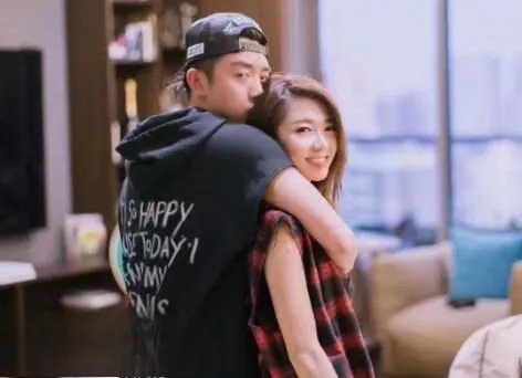 郑恺前女友有哪些 郑恺老婆为什么是苗苗