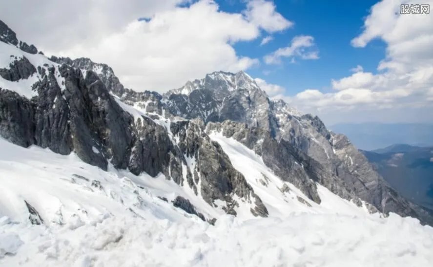石家庄突降大雪 四月飞雪到底预示着什么？