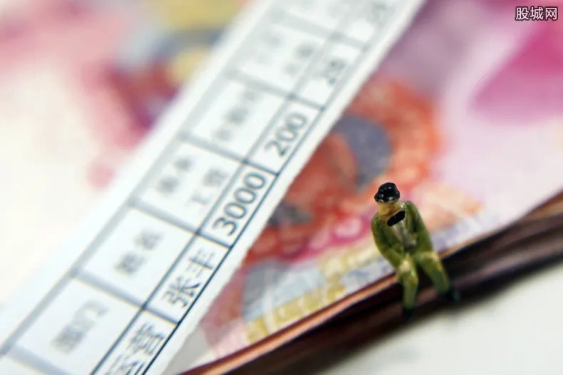 关于补发工资的通知 补发工资6个月是真的吗？