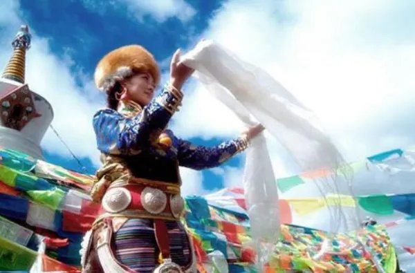 我要献给你一条洁白的哈达是什么歌名