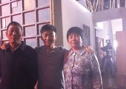 王宝强妈妈是因为什么原因被大家所熟知?