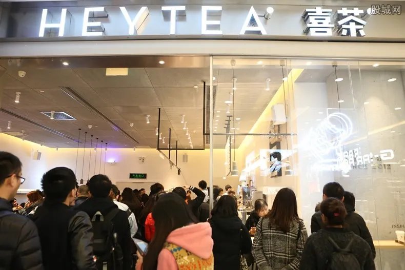 喜茶喝出绿头苍蝇 喜茶惊现苍蝇卫生不过关