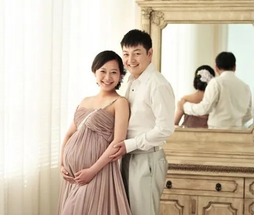 孕妇写真摄影要多少钱  拍孕妇写真的姿势大全