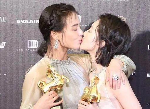 周冬雨探班马思纯,你怎么看?