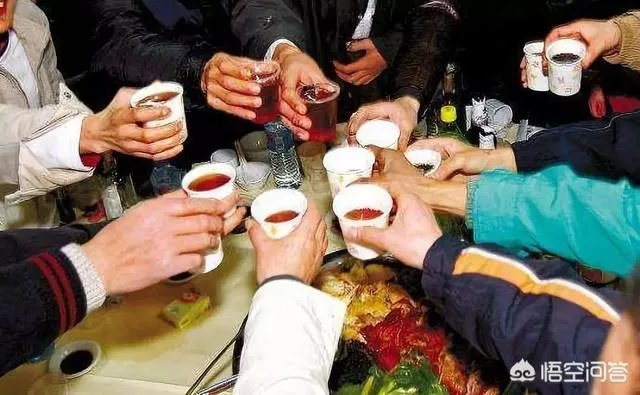 四人聚餐喝，一人不喝，一人醉亡，死者家属共赔14万，合理吗？