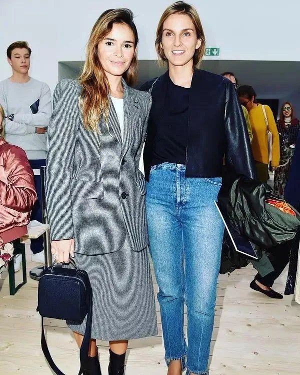 今年秋季比较流行什么样的外套呢？