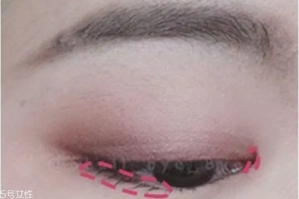 粉色眼影怎么画 粉色眼影的画法步骤图