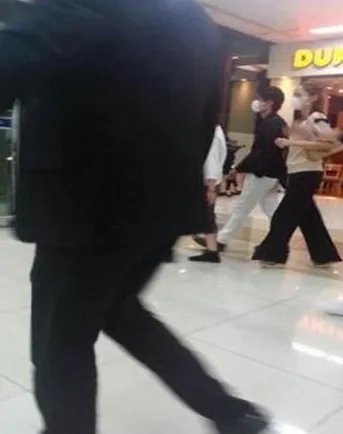 天后安室奈美惠儿子照片曝光 今年17岁身高已超过妈妈