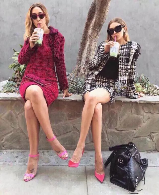 今年秋季比较流行什么样的外套呢？