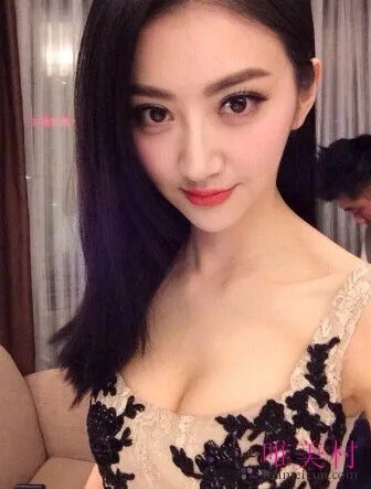 景甜被潜规则的照片 被万达集团老总包养都是假的