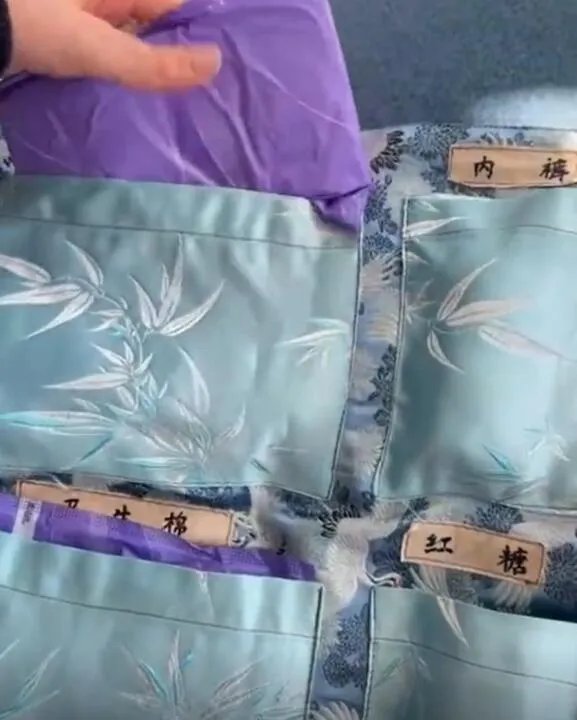 痛经女生晒异地男友制作的手工包 这么心灵手巧的男朋友谁不想拥有呢？