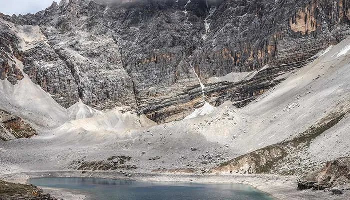 发生泥石流应该往哪个方向跑 发生泥石流应该往哪个方向跑最合适