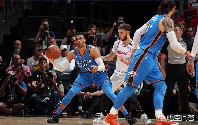 威少对阵热火狂摘18个篮板,如何看待他为了场均三双刷数据的行为?