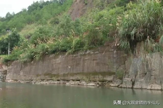 江西小伙95后王亮2分钟勇救4人,立了一等功为什么还被喷?