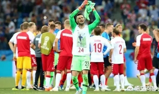 克罗地亚击败了英格兰，苏巴西奇本来要脱衣庆祝，却被球队女经理拦住，你怎么看？