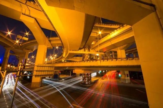 上海龙柱事件与高僧真禅法师的传说 打桩出血的故事