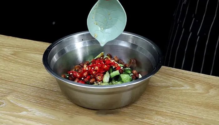 最简单凉拌黄瓜的做法 怎么做凉拌黄瓜