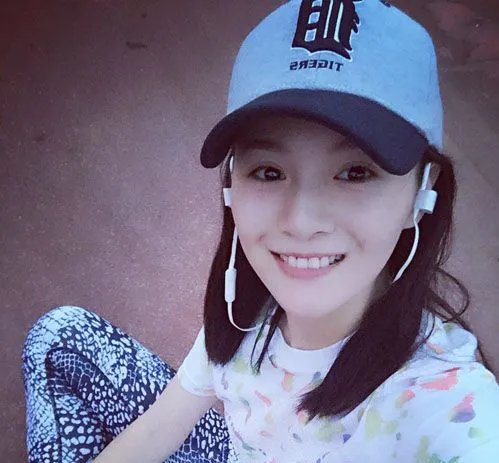 翟天临女友李依伊照片 揭翟天临家庭背景及资料